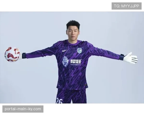 大连英博战术调整：从主动进攻转为防守反击实现三连胜